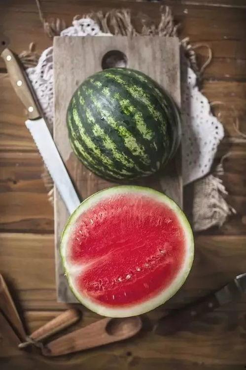 用碗吃瓜,传统食俗中的文化韵味