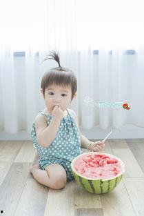 小雨吃瓜图片,跟随小雨共赏夏日吃瓜时光